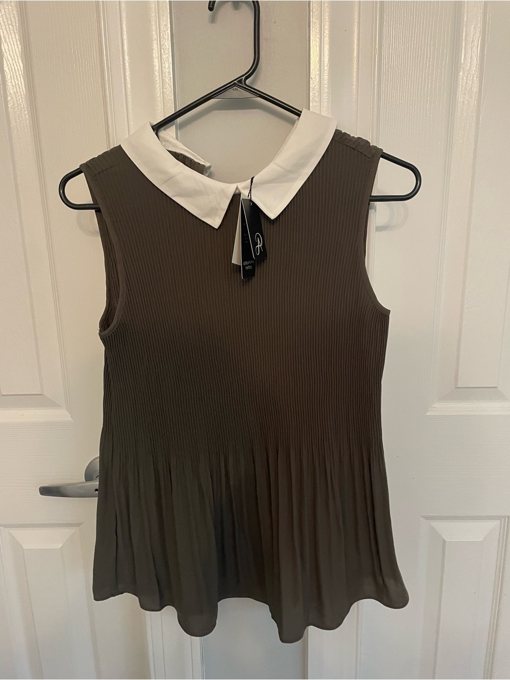 NWT Adrianna Papell Olive Green Sleeveless Pleated Tank Peter Pan Collar